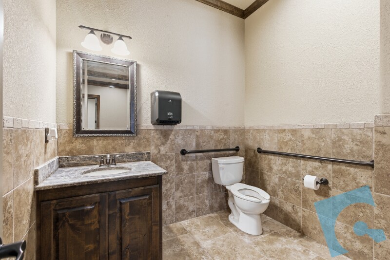 More Photos Of 9145 Belshire Dr, North Richland Hills Medical For Lease