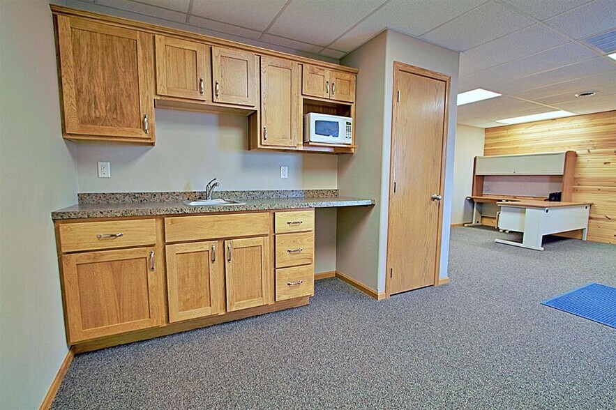 More Photos Of 114 Main St N, Berthold Industrial For Sale