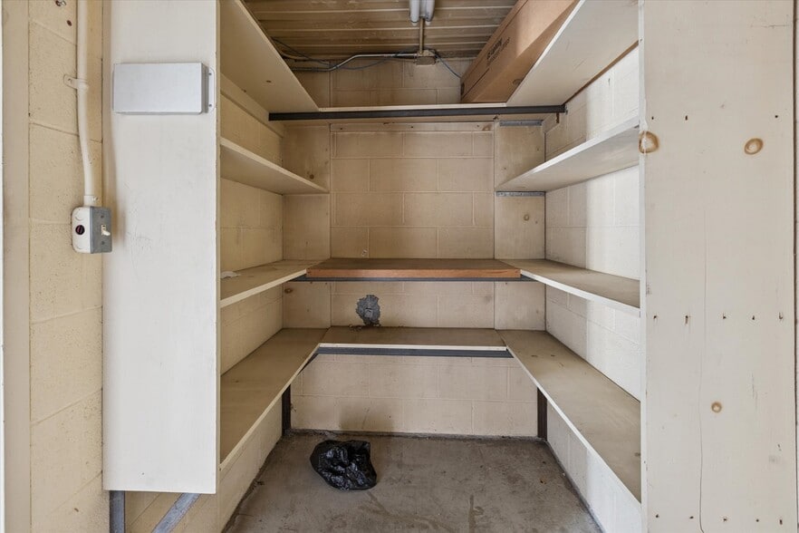 More Photos Of 211 Lee St, Saginaw Manufacturing For Sale