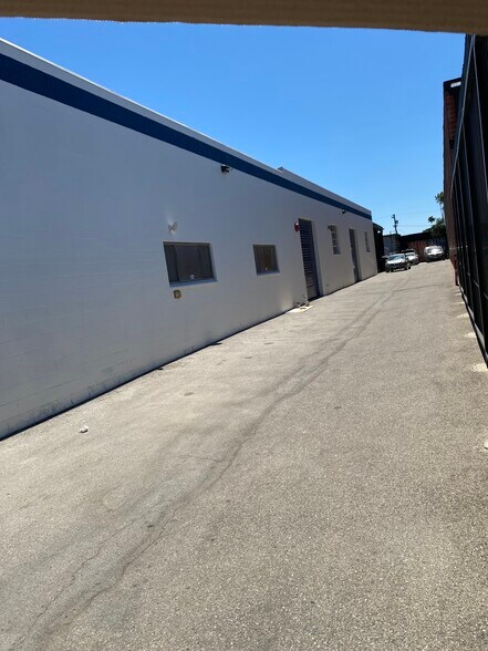 More Photos Of 9281 Borden Ave, Sun Valley Unknown For Lease