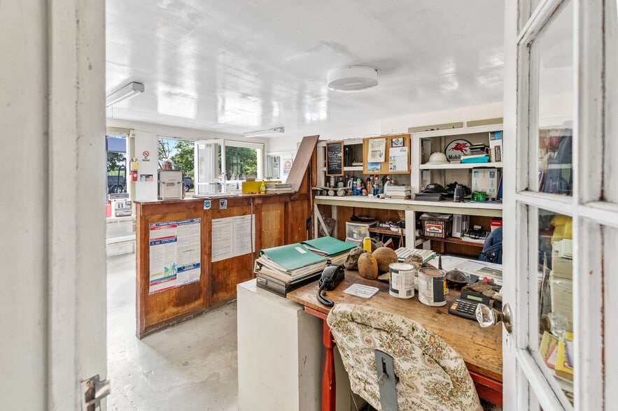 More Photos Of 809 Montauk Hwy, Montauk Auto Repair For Sale