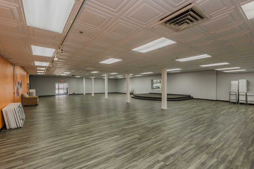 More Photos Of 724 N Main St, Newton Storefront For Sale