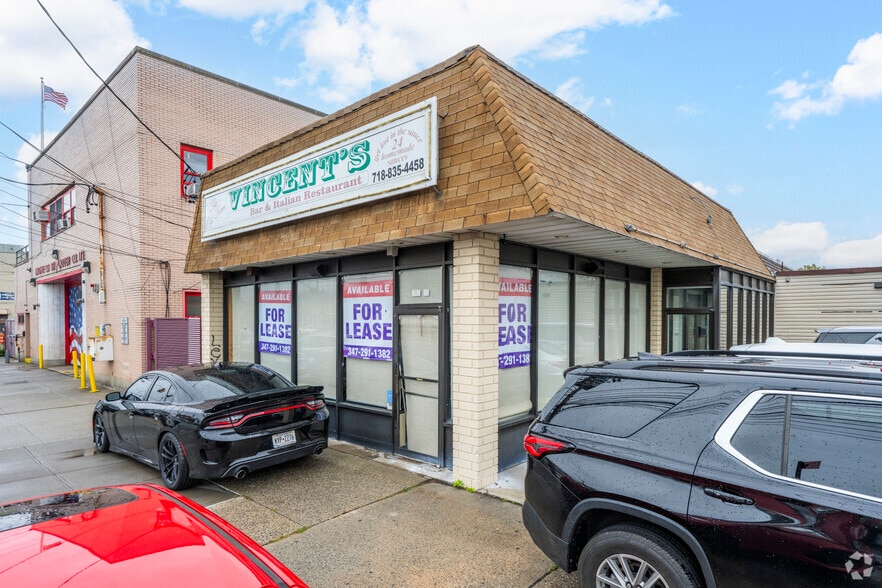 Primary Photo Of 15913 Crossbay Blvd, Howard Beach Storefront Retail Office For Lease