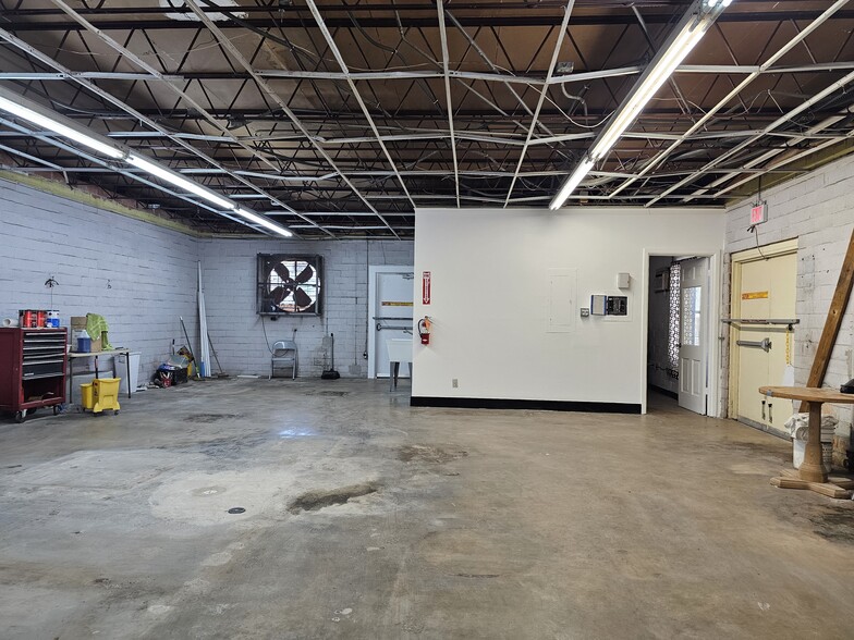Primary Photo Of 8309-8323 McCullough Ave, San Antonio Freestanding For Lease