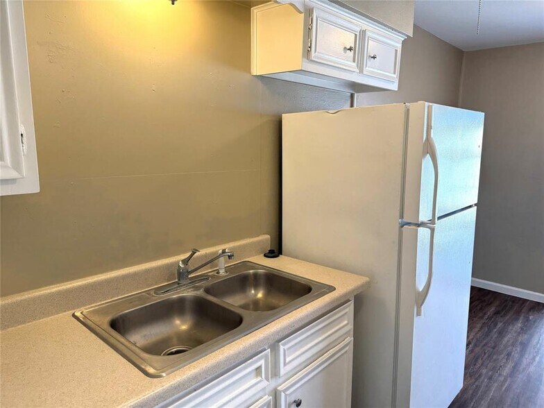 More Photos Of 8607 Bart Ln, Houston Apartments For Sale