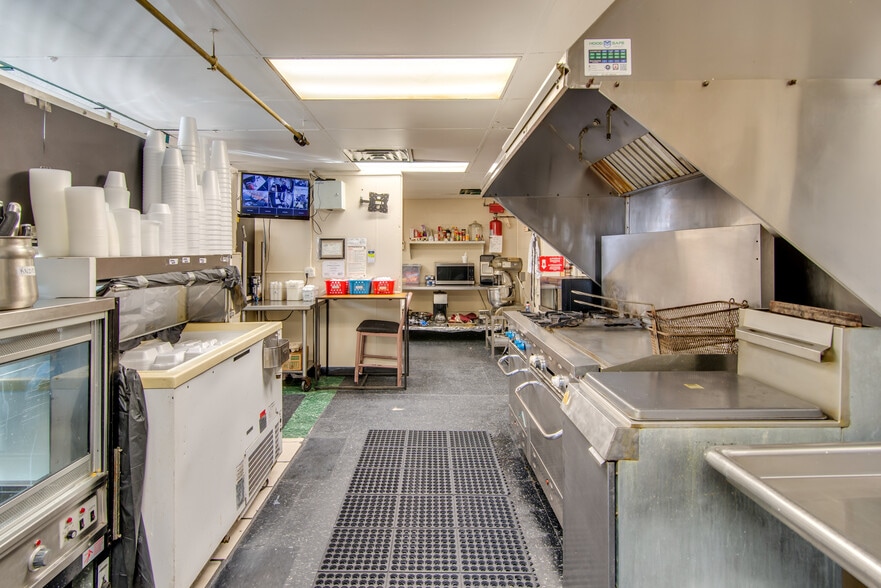 More Photos Of 285 S Outer Dr, Saginaw Restaurant For Sale