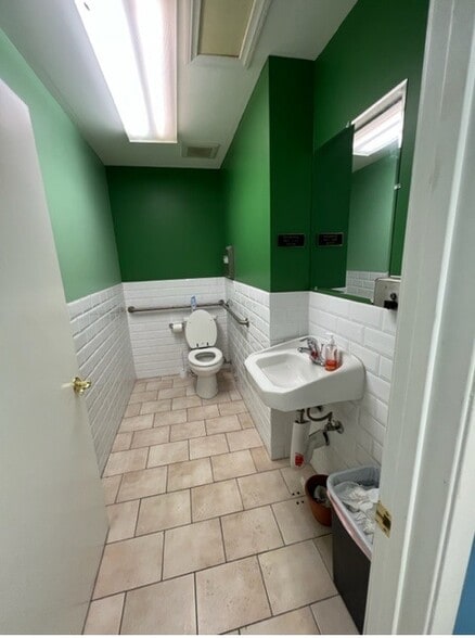 More Photos Of 1125 E 17th St, Santa Ana Unknown For Lease