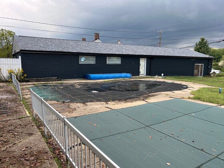 More Photos Of 805 Ohio Pike, Cincinnati Storefront Retail Office For Sale