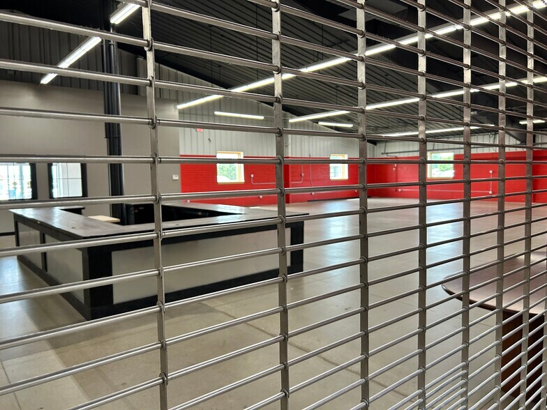 More Photos Of 1289 Edison St NW, Hartville Restaurant For Lease