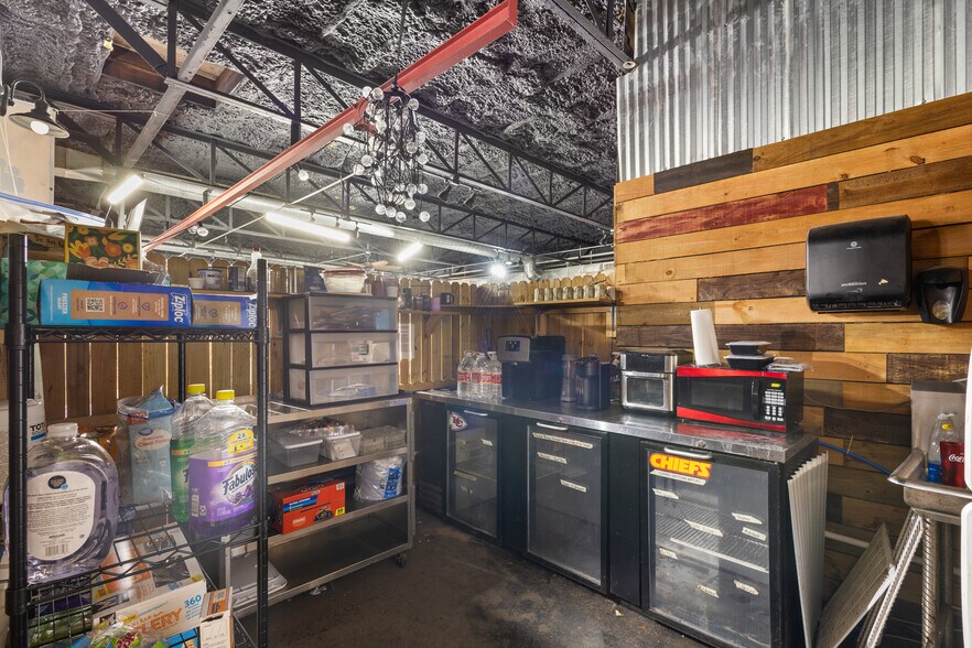 More Photos Of 367 State Highway 155 N, Gilmer Bar For Sale