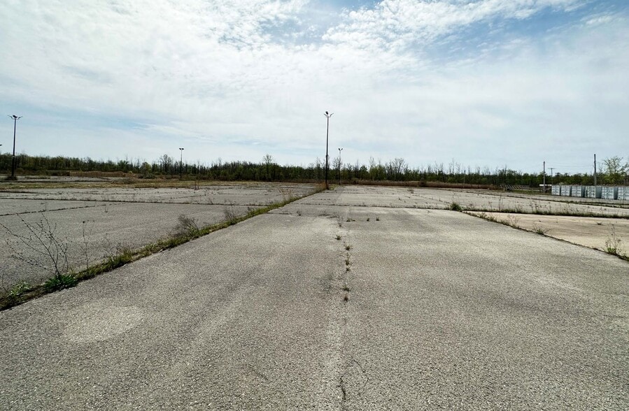 More Photos Of 900 Helena St, Fort Erie Land For Lease