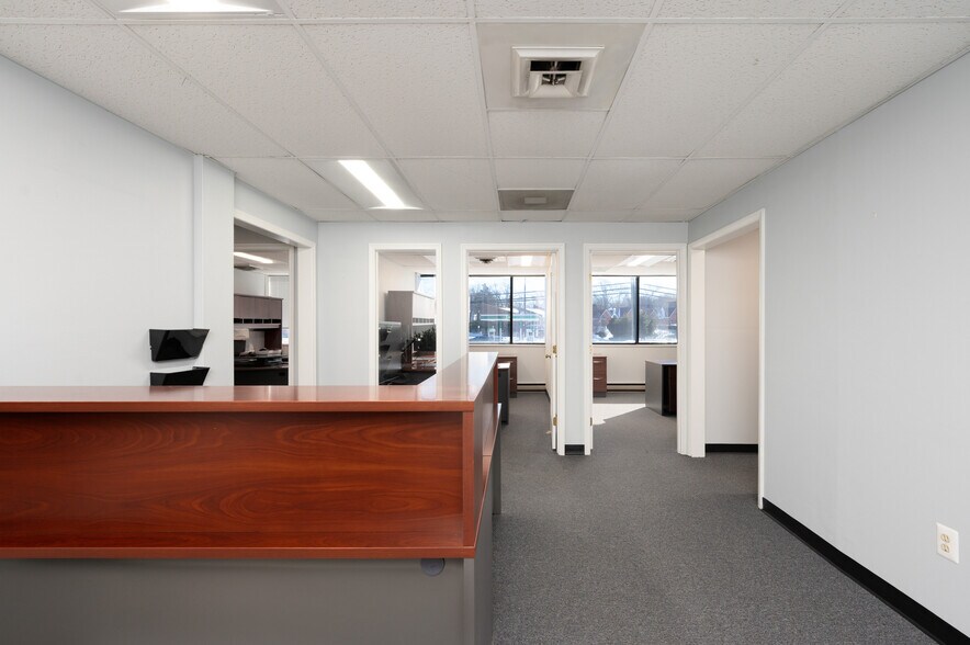 More Photos Of 2444 Solomons Island Rd, Annapolis General Retail For Sale
