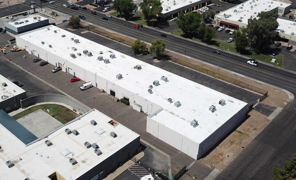 More Photos Of 2915-2927 N 35th Ave, Phoenix Light Manufacturing For Lease
