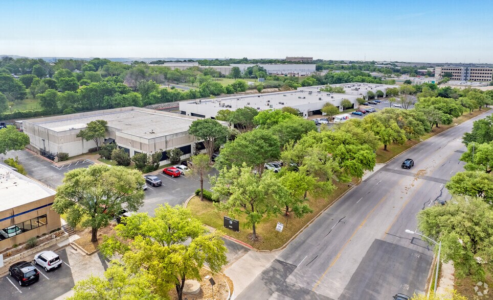 More Photos Of 8605 Cross Park Dr, Austin Office For Lease