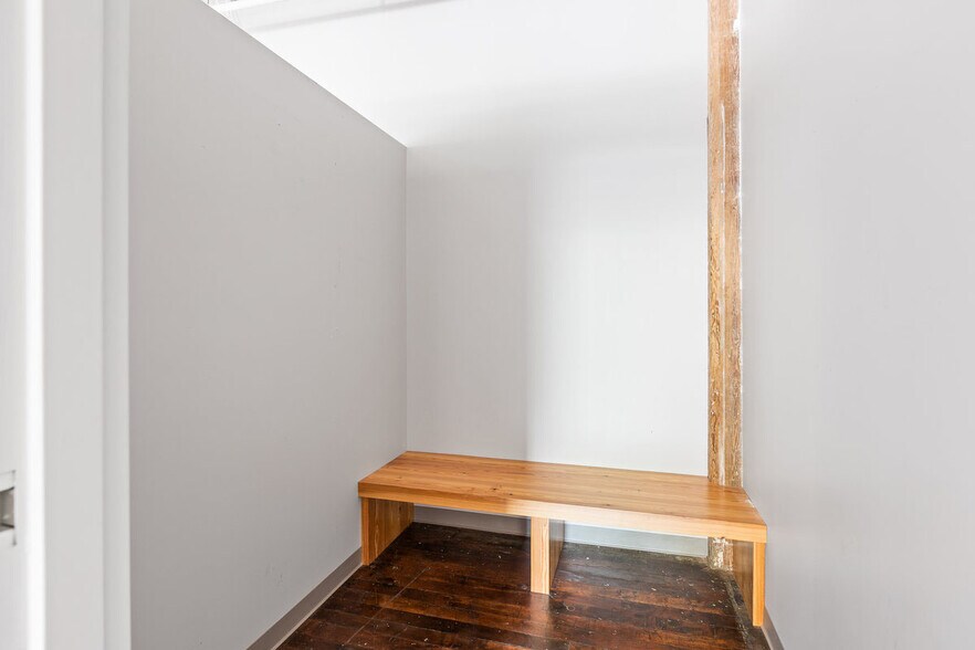 More Photos Of 205 Manufacturers Rd, Chattanooga General Retail For Lease