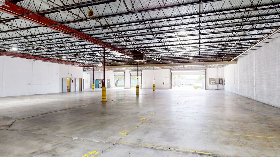 More Photos Of 8007-8115 NW 74th Ave, Miami Warehouse For Lease