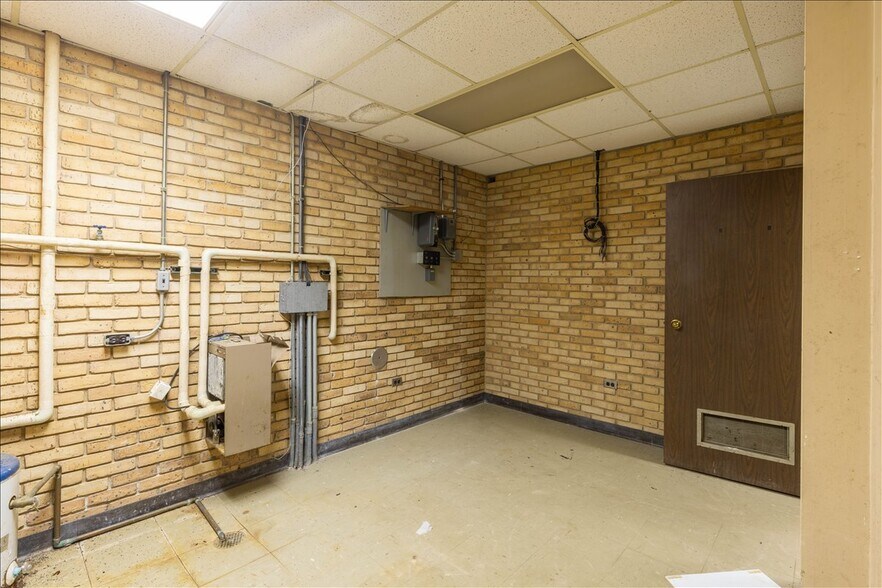 More Photos Of 6653 Church St, Riverdale Freestanding For Sale