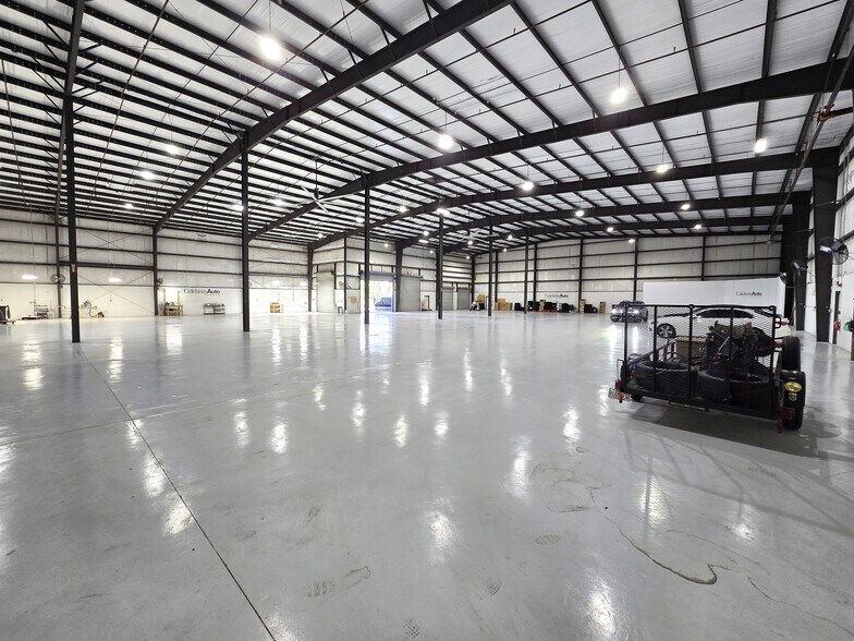 More Photos Of 6464 Parkland Dr, Sarasota Warehouse For Lease