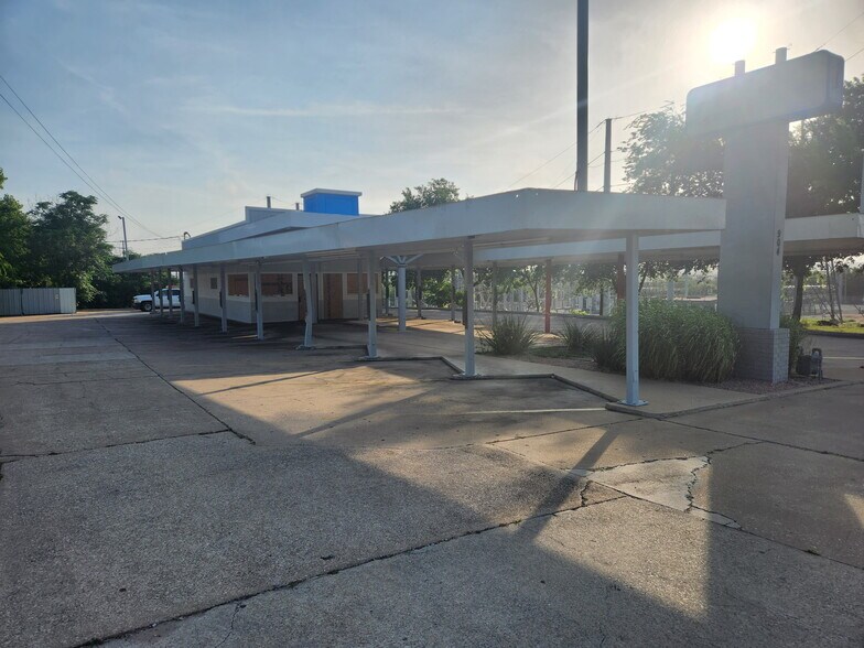 More Photos Of 904 Buchanan Dr, Burnet Fast Food For Lease