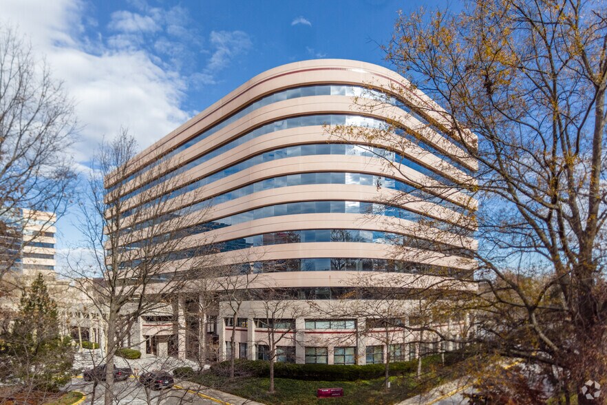 More Photos Of 6701 Democracy Blvd, Bethesda Office For Lease