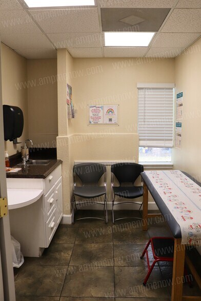 More Photos Of 8225 Normandy Blvd, Jacksonville Medical For Sale
