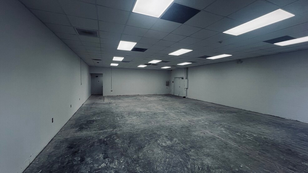 More Photos Of 2107-2129 E 63rd Ave, Bradenton Light Manufacturing For Lease