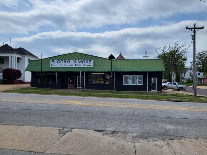 More Photos Of 323 N Main St, Mountain Grove Storefront Retail Office For Sale
