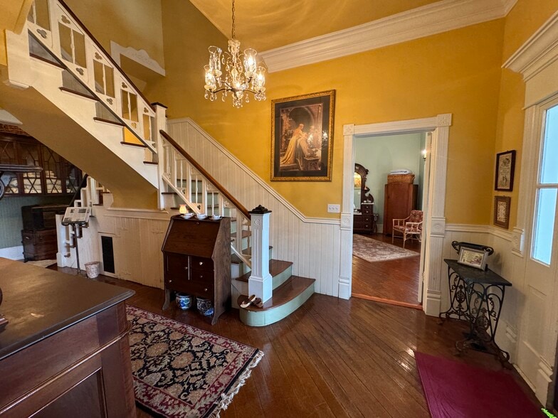 More Photos Of 224 W Chickasaw St, Tahlequah Hospitality For Sale