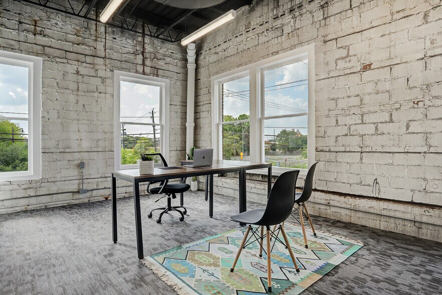 More Photos Of 1925 Washington Ave, Houston Coworking Space