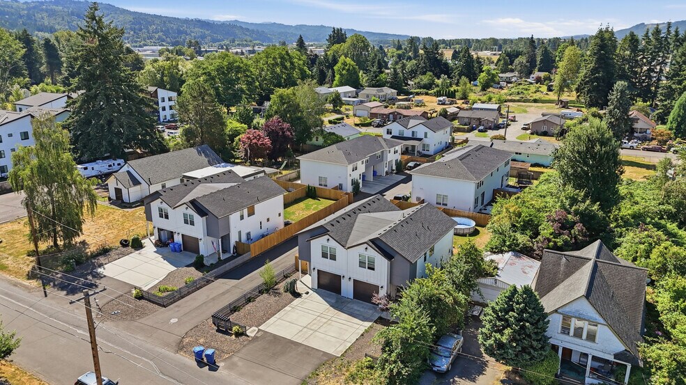 More Photos Of , Kelso Multifamily For Sale