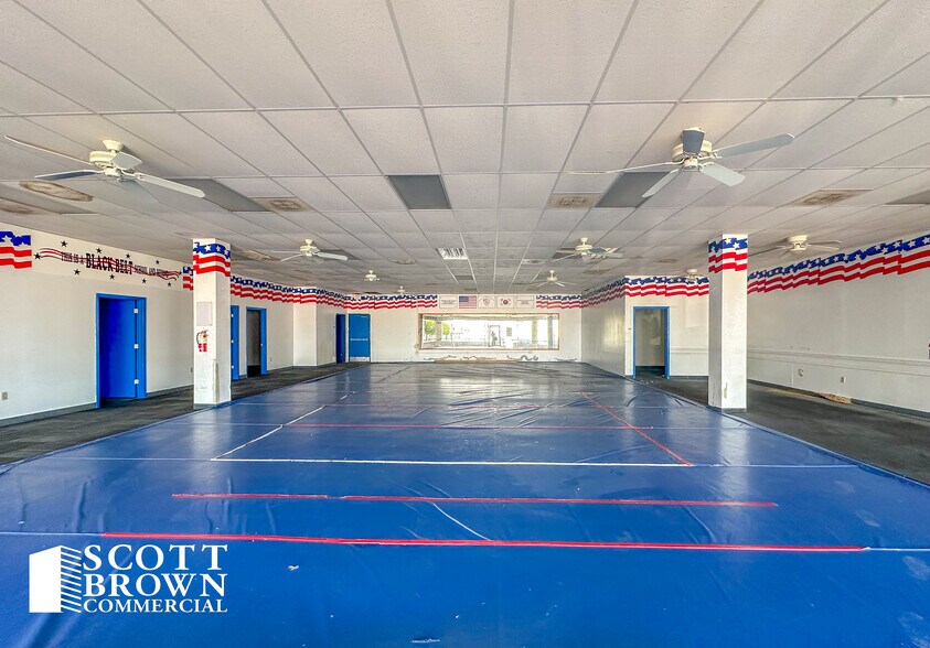 More Photos Of 3420 Broadway Blvd, Garland Unknown For Lease