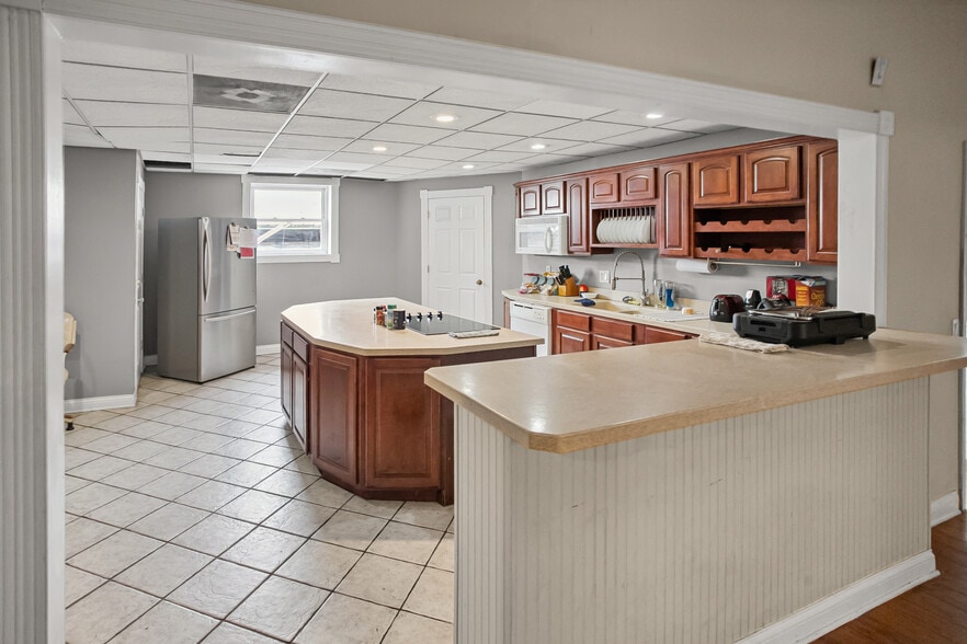 More Photos Of 314 State St, Alton Restaurant For Sale