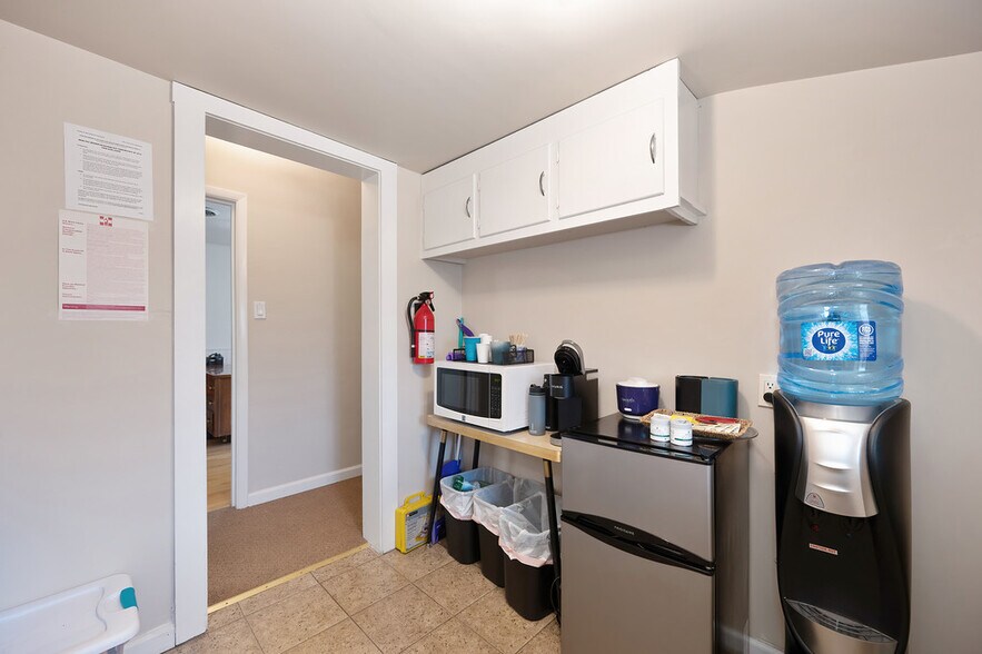 More Photos Of 1407-1409 Lincoln Way, Auburn Office For Sale