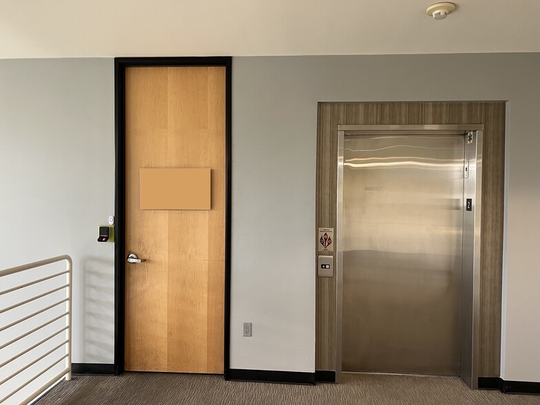 More Photos Of 2710 Media Center Dr, Los Angeles Research And Development For Lease