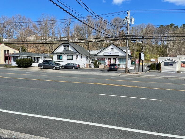 More Photos Of 1029 W Jericho Tpke, Smithtown Showroom For Sale