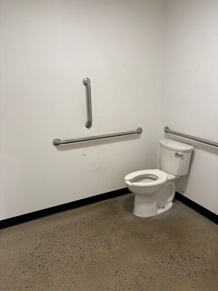 More Photos Of 201 N 7th St, Steubenville Freestanding For Sale