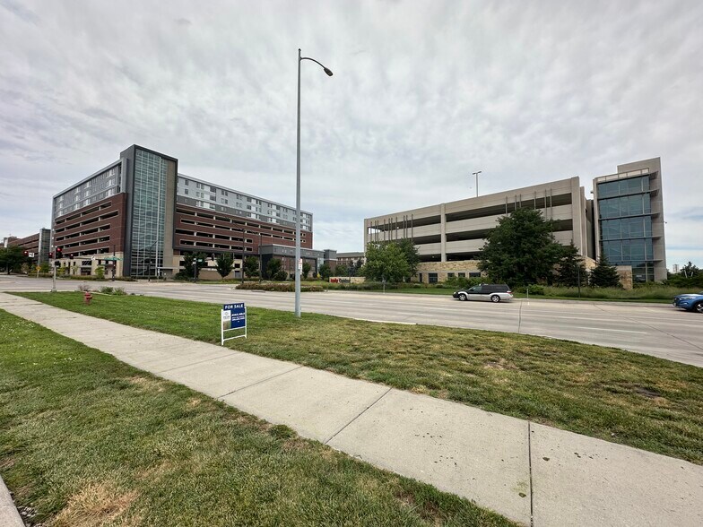 More Photos Of 1935 Q St, Lincoln Freestanding For Sale