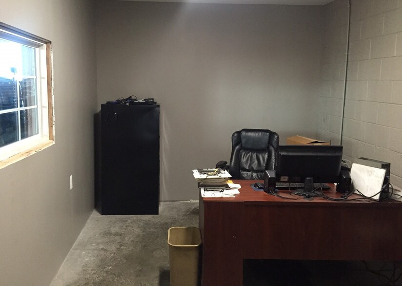 More Photos Of 6500 E Eleven Mile Rd, Warren Warehouse For Sale