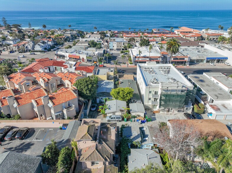 More Photos Of 7421-7425 La Jolla Blvd, Ln, La Jolla Apartments For Sale