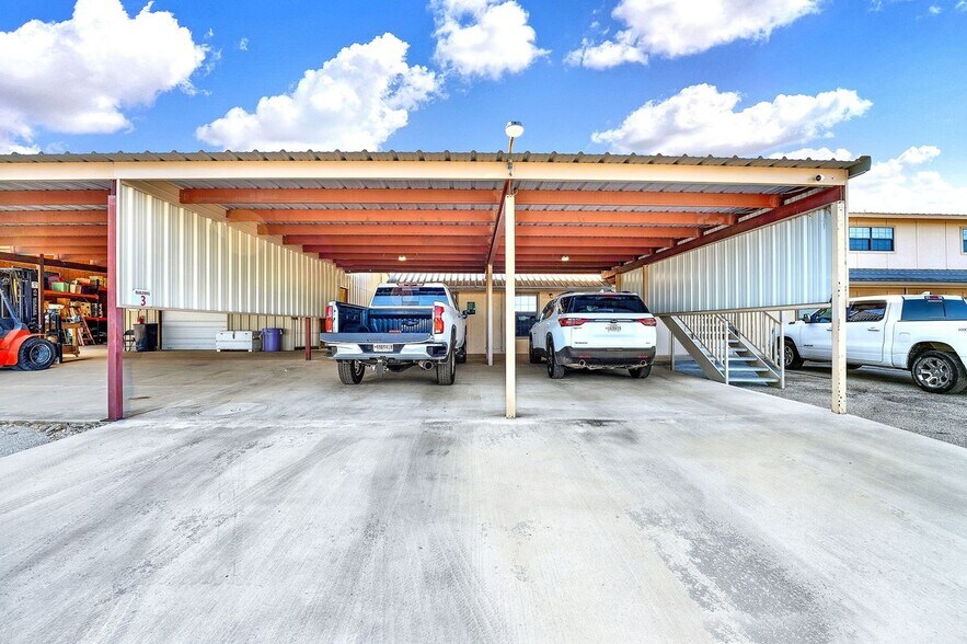 More Photos Of 389 Interstate 35 S, Devine Unknown For Lease