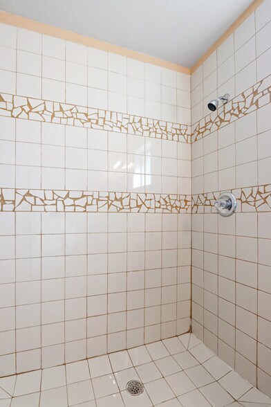 More Photos Of 5200 Doniphan Dr, El Paso Bar For Sale