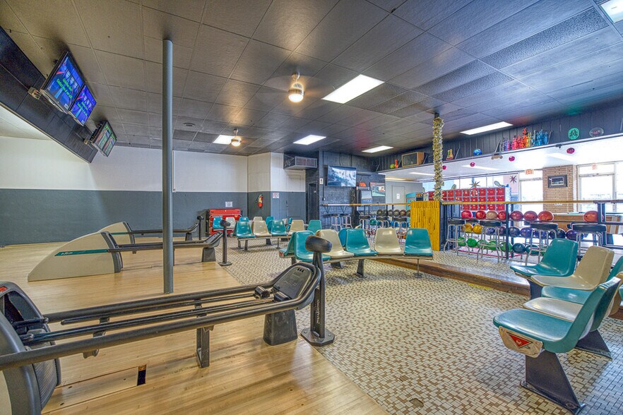 More Photos Of 109 W Main St, Watonga Storefront For Sale