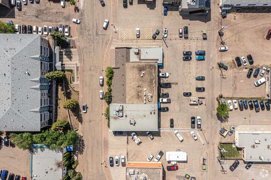 More Photos Of 25 St Michael St, St. Albert Office For Lease