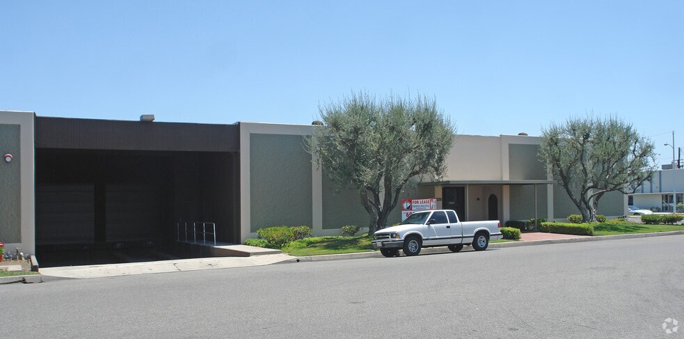 More Photos Of 7310 Adams St, Paramount Warehouse For Lease