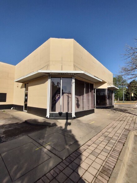 More Photos Of 101 Broad St, Gadsden Office For Sale