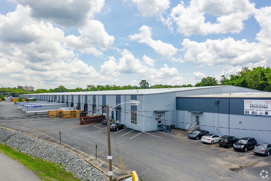 More Photos Of 421 McNally Dr, Nashville Warehouse For Lease