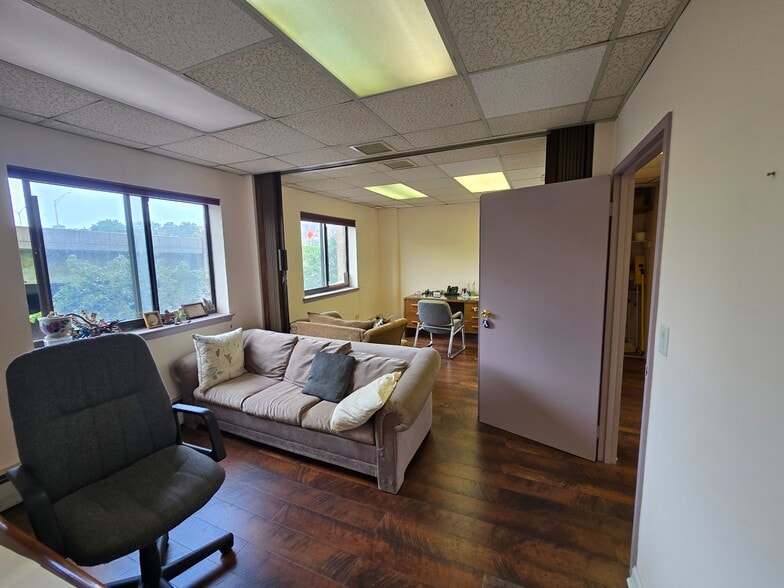 More Photos Of 92-29 Queens Blvd, Rego Park Apartments For Lease