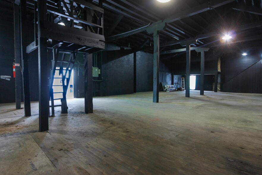 More Photos Of 36 Walnut St, Thurmont Warehouse For Lease