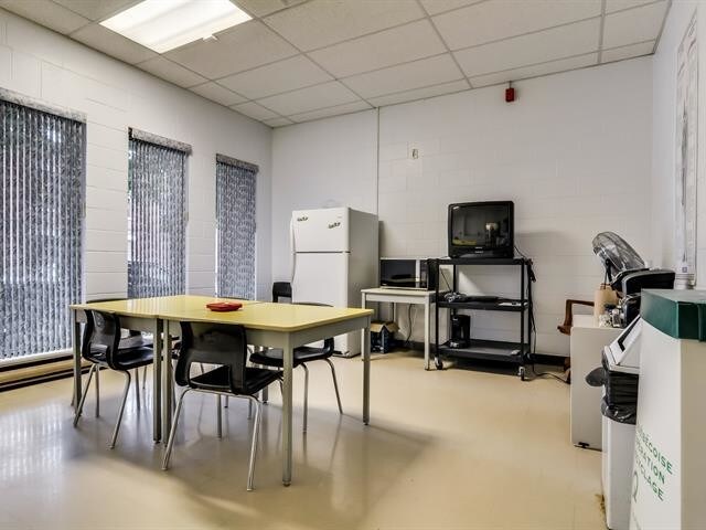 More Photos Of 107-111 Rue Maclaren E, Gatineau General Retail For Lease