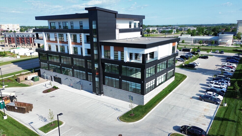 More Photos Of 595 S 60th St, West Des Moines Office For Lease